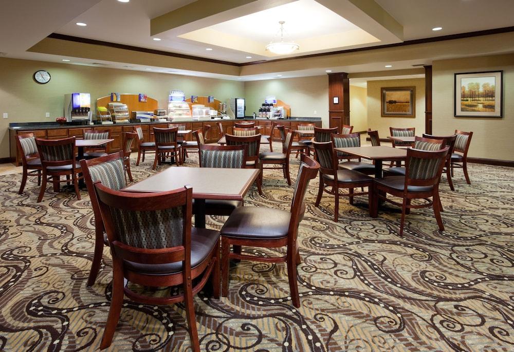 Holiday Inn Express & Suites - Mason City By Ihg Exterior foto