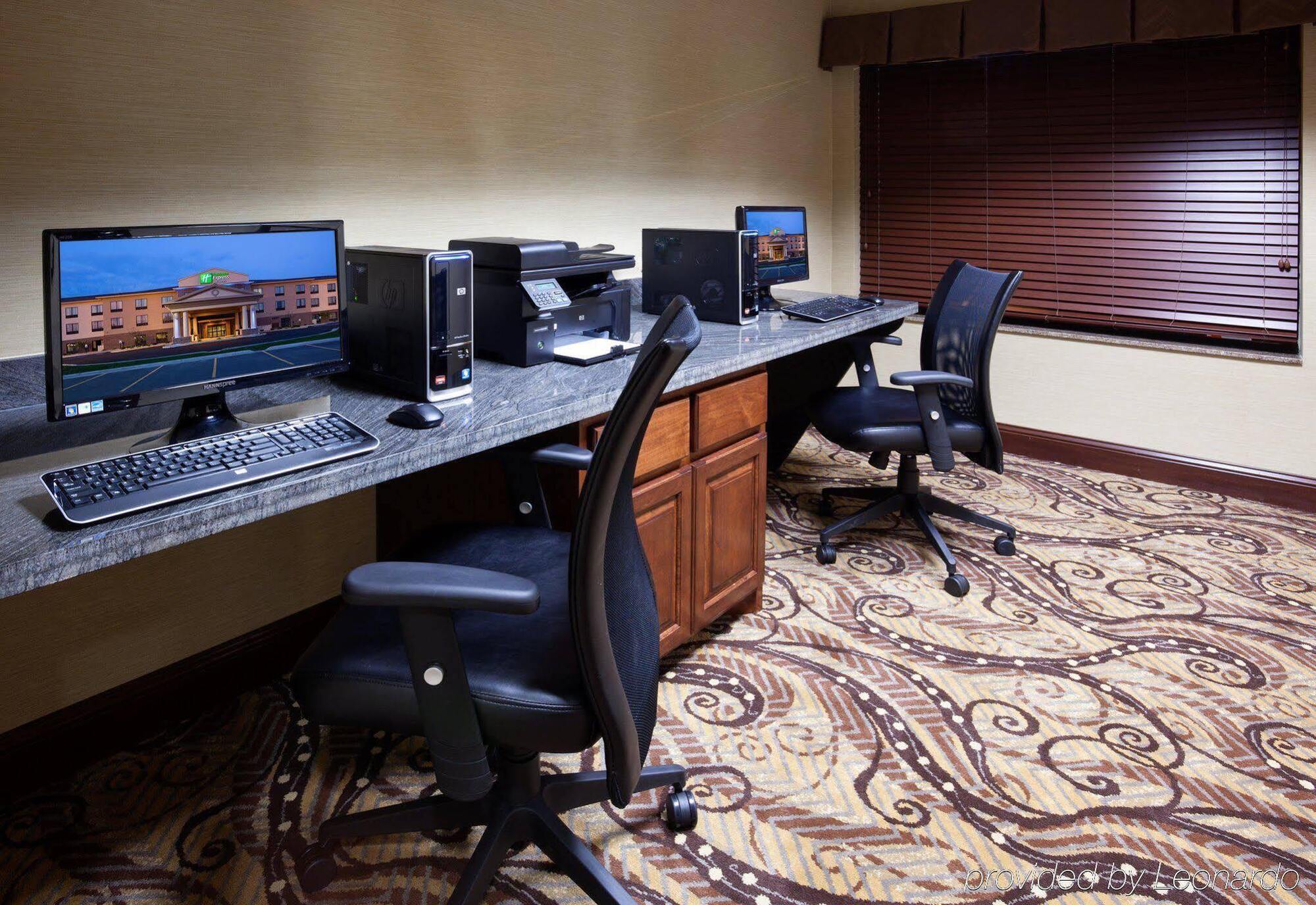 Holiday Inn Express & Suites - Mason City By Ihg Exterior foto